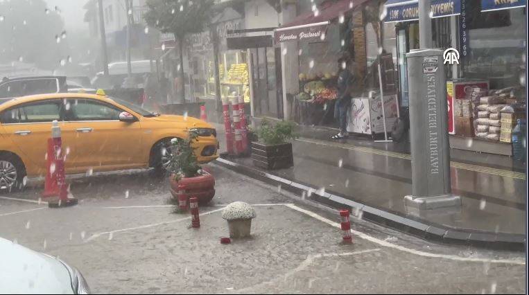 Bayburt'u sağanak vurdu! Cadde ve sokaklar göle döndü 15